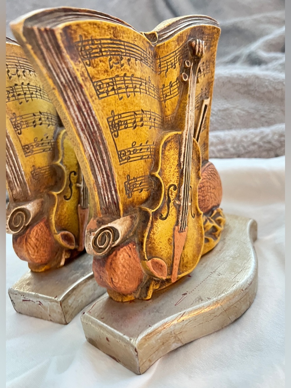 Vintage Syroco Wood Bookends Depicting Sheet Music and Violins 7”T x 6”W EUC